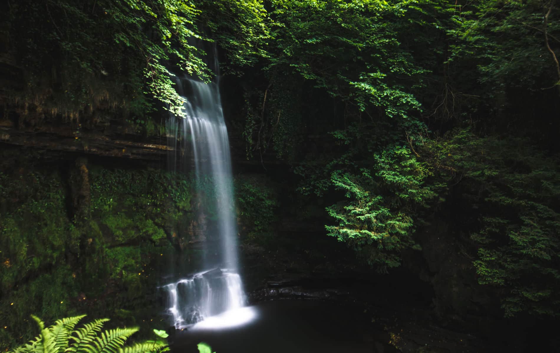 Wasserfall in der Natur - Nachhaltige Biohacks