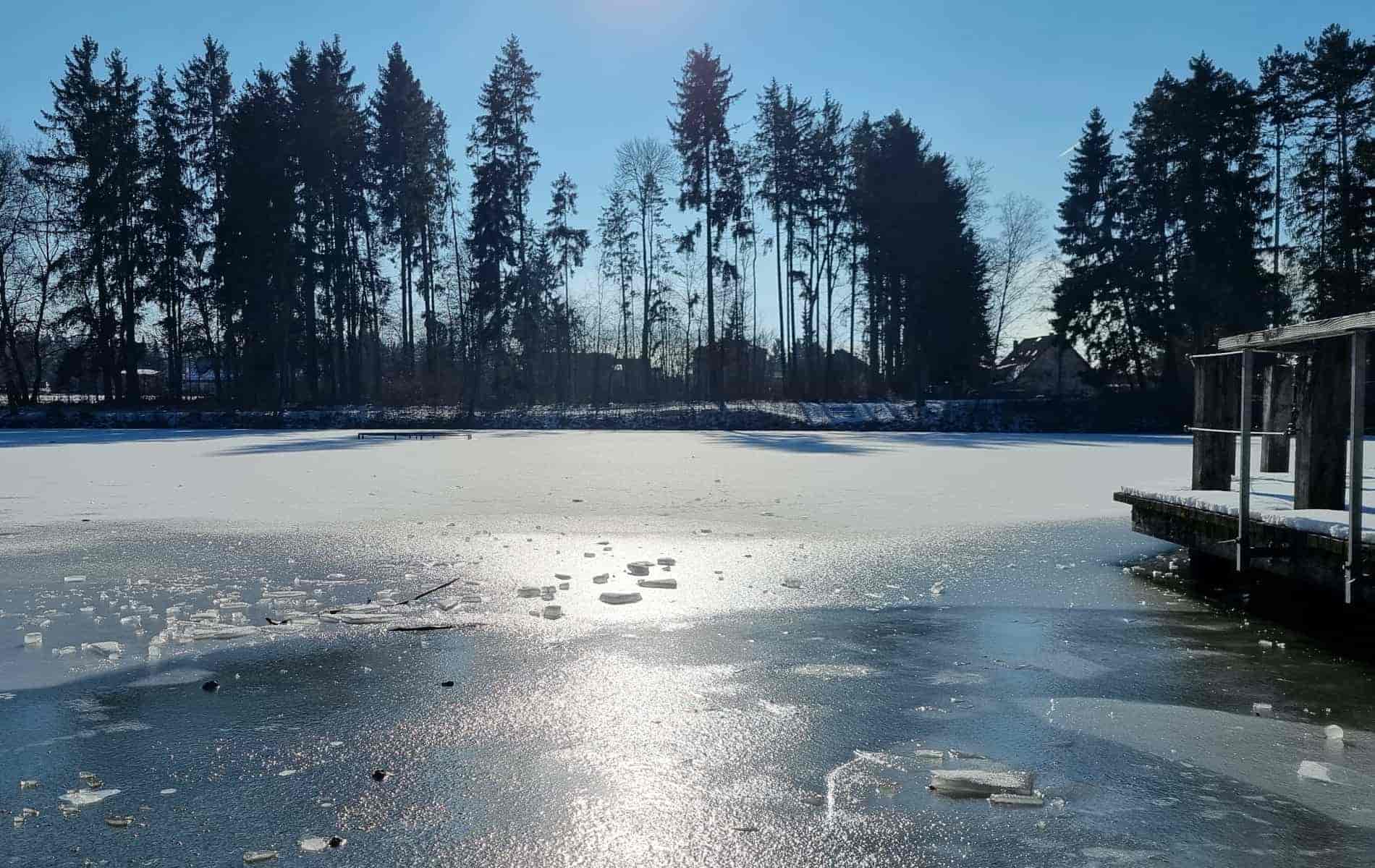 Zugefrorener See - perfekt fürs Eisbaden | Biohacking