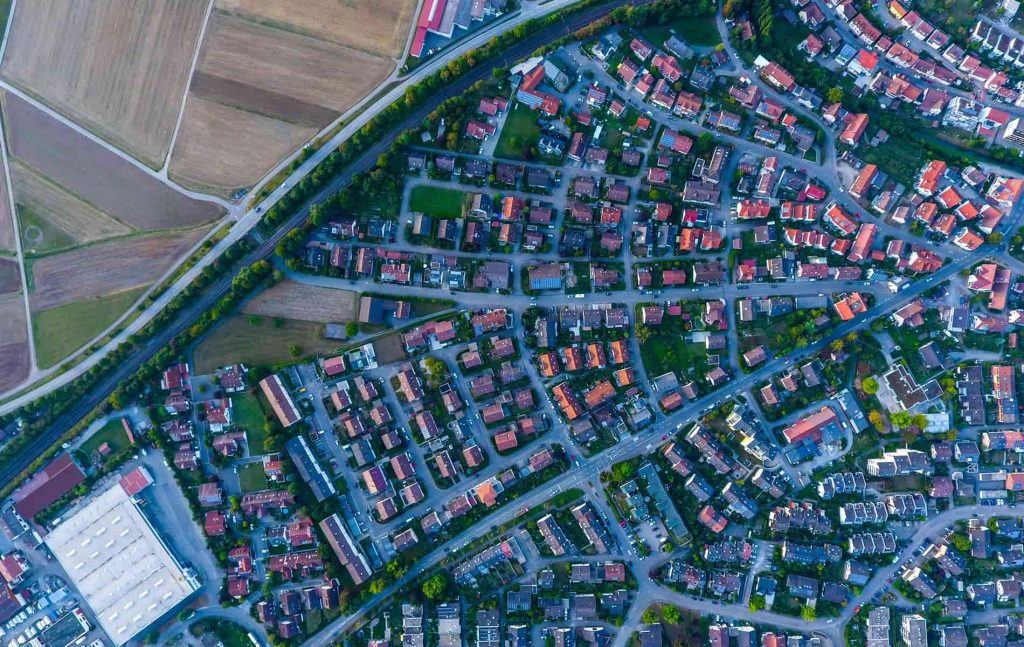 Luftaufnahme von Häusern und Gebäuden