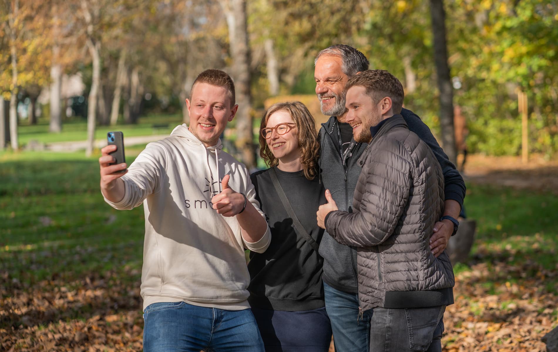 Vier Personen machen Selfie | Biohacking Congress Bad Dürrheim