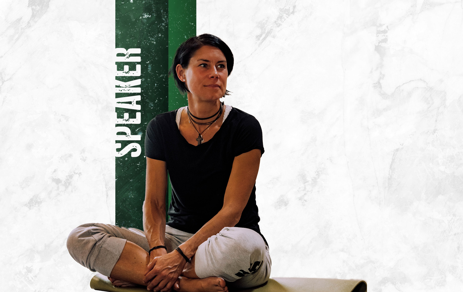 Tine Stierle steht vor einem hellen Hintergrund und ist Speaker beim Biohacking Congress 2026 dabei.