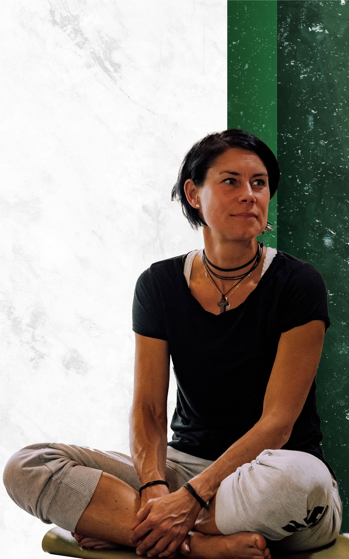 Tine Stierle steht vor einem hellen Hintergrund und ist Speaker beim Biohacking Congress 2026 dabei.